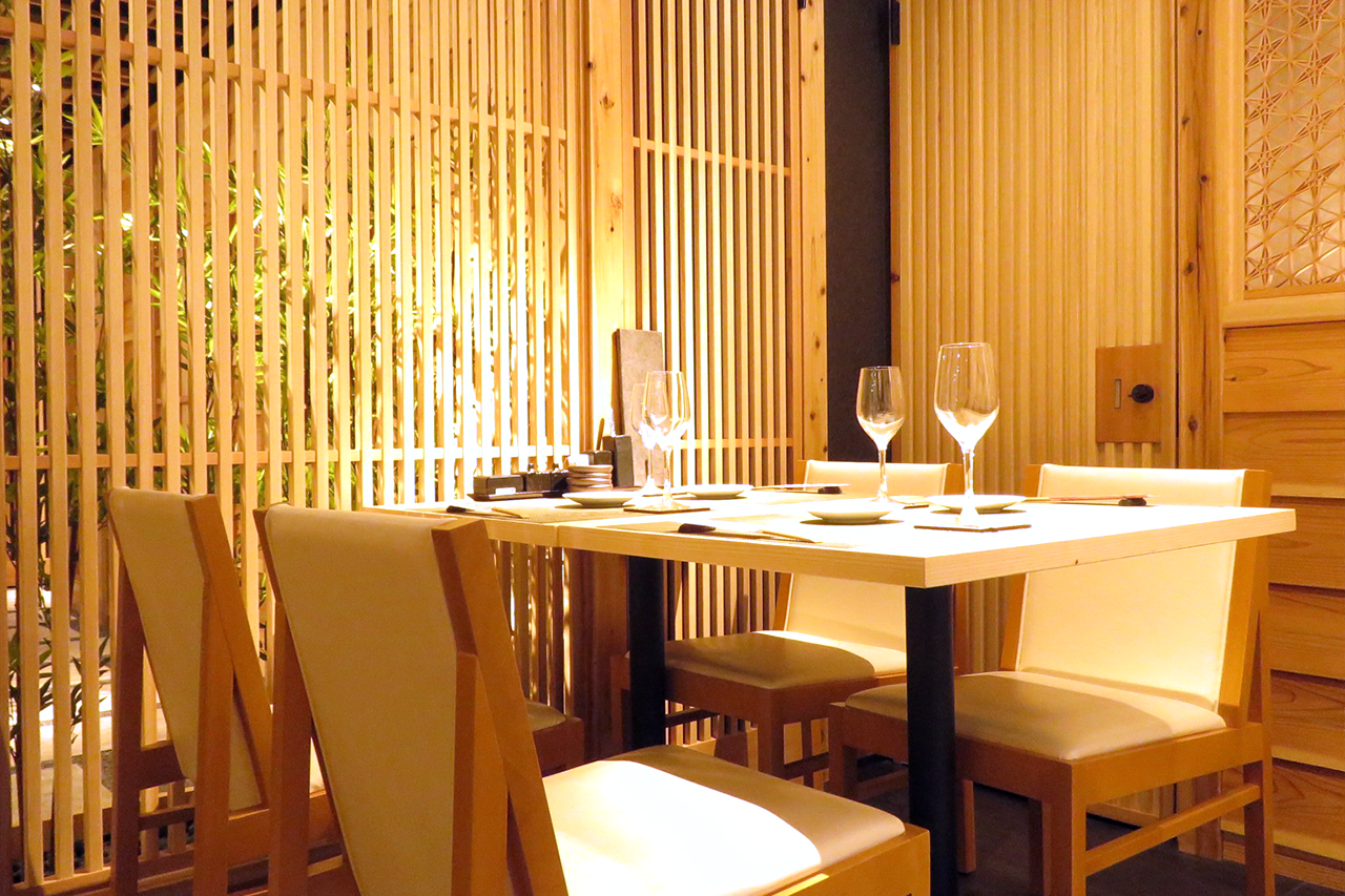 鳥美庵 店内テーブル